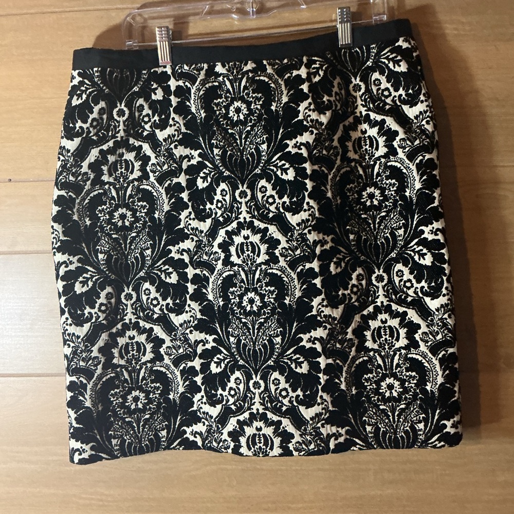 Karen Kane Black and Cream Floral Skirt size 14